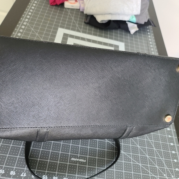 Michael kors black zip top tote fits 13" laptop gold hardware smooth leather - Picture 10 of 16